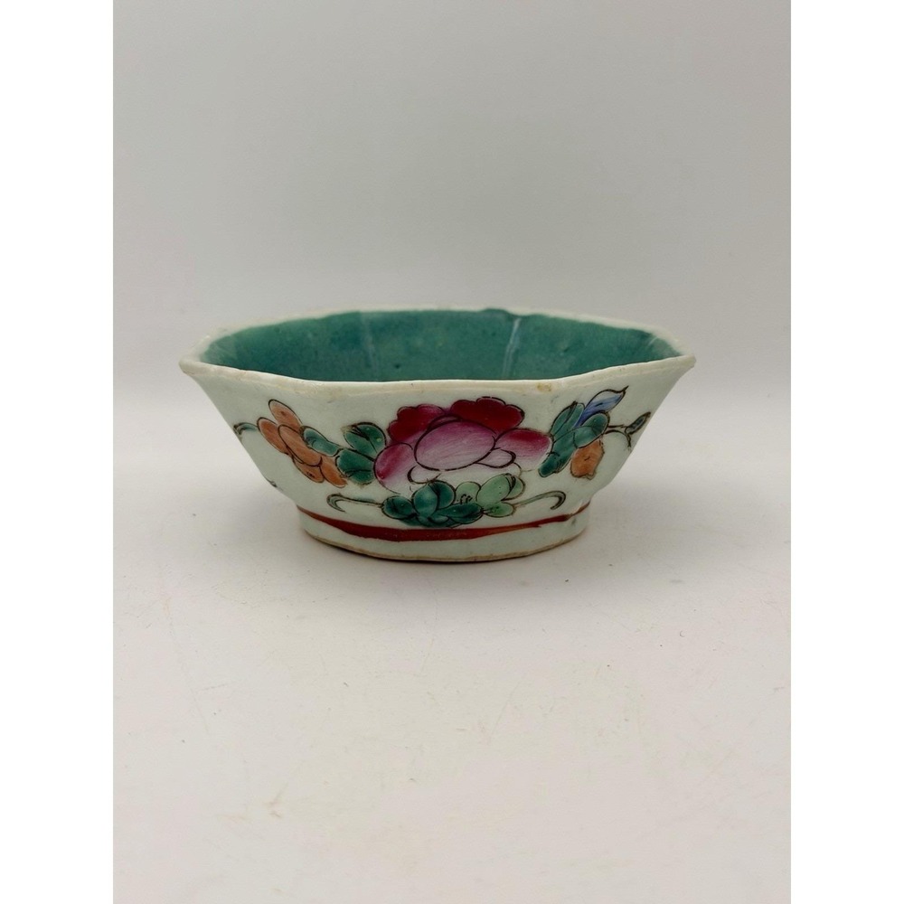 Early 20th Century Chinese Famille Rose/Turquoise Porcelain Scalloped Edge Bowl